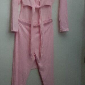 Size is XL,  pink color , 2 piece , ribbed leggings and top ( top ties in front)